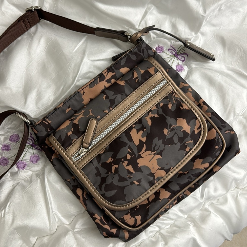 Easy spirit crossbody bag